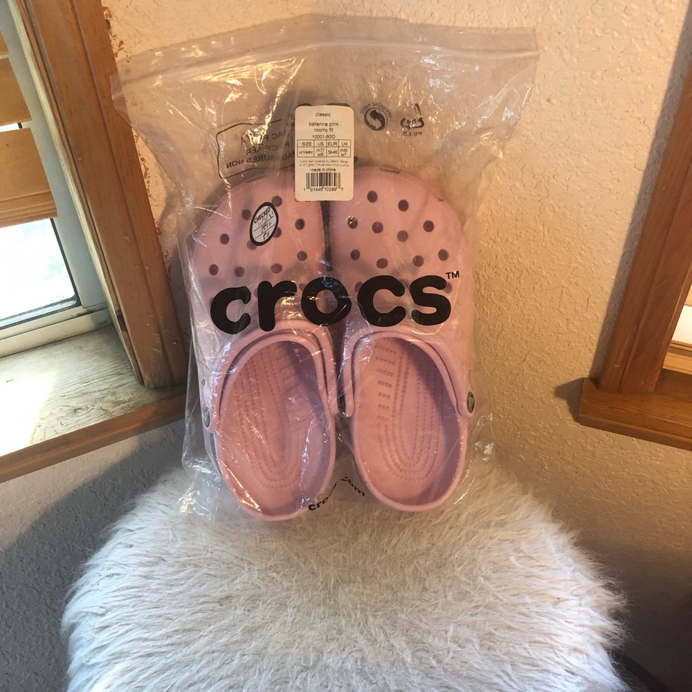 Pink Unisex Crocs (New)